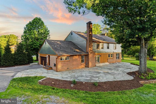 8701 LOCHAVEN DR, Gaithersburg, MD 20882