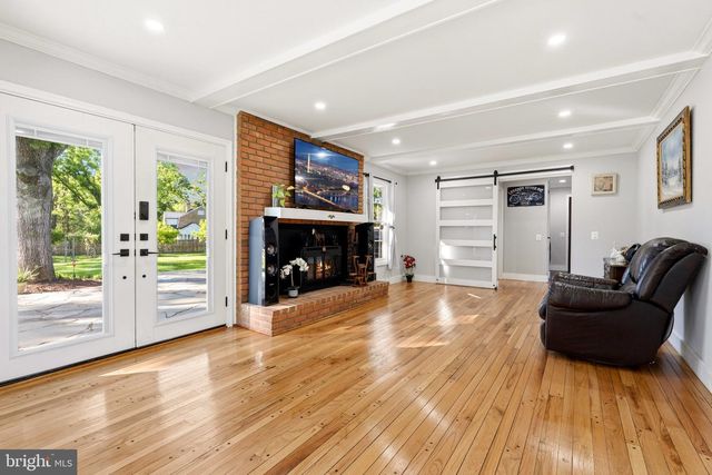 8701 LOCHAVEN DR, Gaithersburg, MD 20882