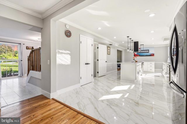 8701 LOCHAVEN DR, Gaithersburg, MD 20882
