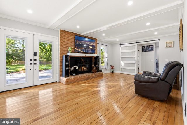 8701 LOCHAVEN DR, Gaithersburg, MD 20882