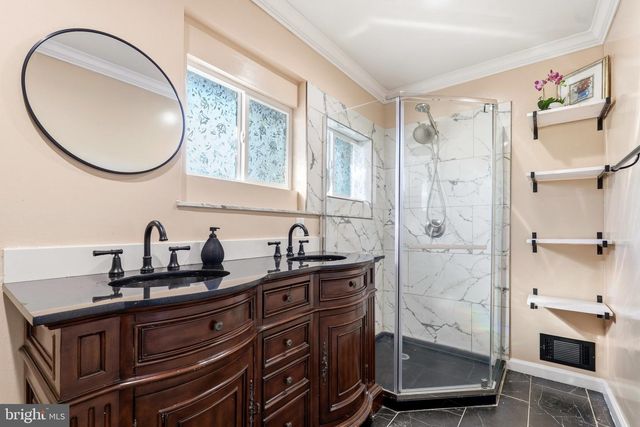 8701 LOCHAVEN DR, Gaithersburg, MD 20882