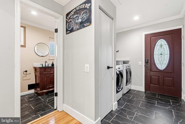8701 LOCHAVEN DR, Gaithersburg, MD 20882