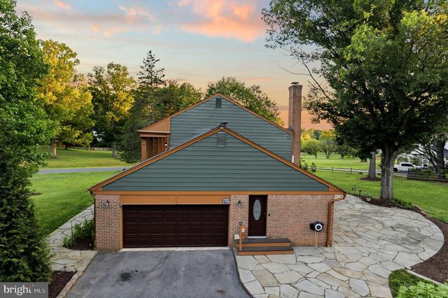 8701 LOCHAVEN DR, Gaithersburg, MD 20882