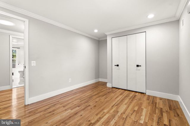 8701 LOCHAVEN DR, Gaithersburg, MD 20882