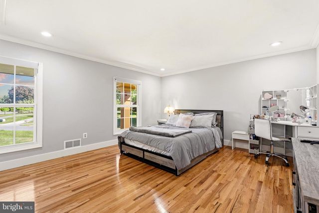 8701 LOCHAVEN DR, Gaithersburg, MD 20882