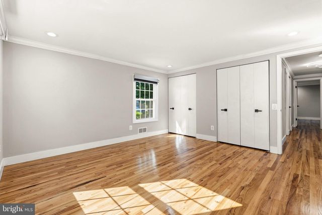 8701 LOCHAVEN DR, Gaithersburg, MD 20882