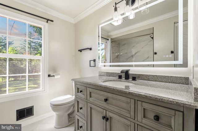 8701 LOCHAVEN DR, Gaithersburg, MD 20882