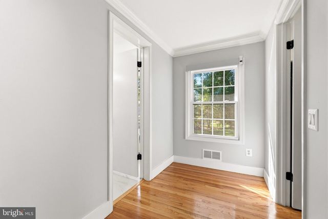8701 LOCHAVEN DR, Gaithersburg, MD 20882