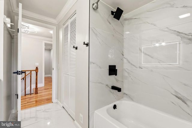 8701 LOCHAVEN DR, Gaithersburg, MD 20882