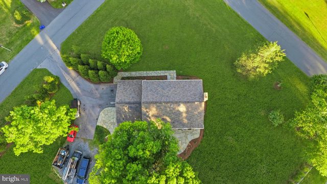 8701 LOCHAVEN DR, Gaithersburg, MD 20882