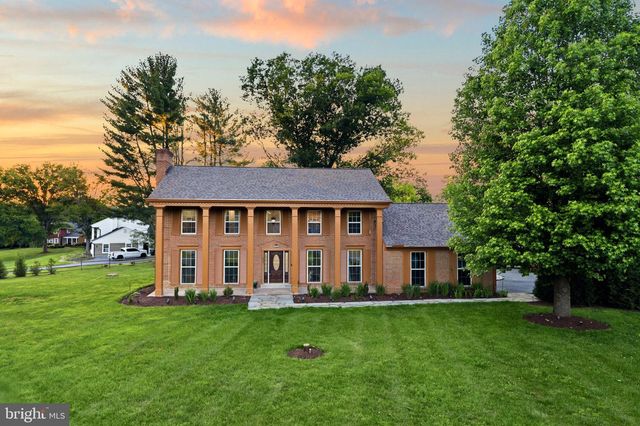 8701 LOCHAVEN DR, Gaithersburg, MD 20882