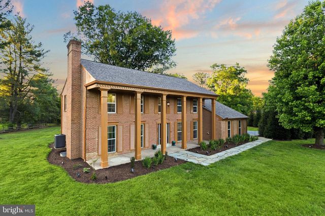 8701 LOCHAVEN DR, Gaithersburg, MD 20882