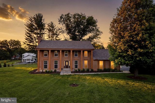 8701 LOCHAVEN DR, Gaithersburg, MD 20882