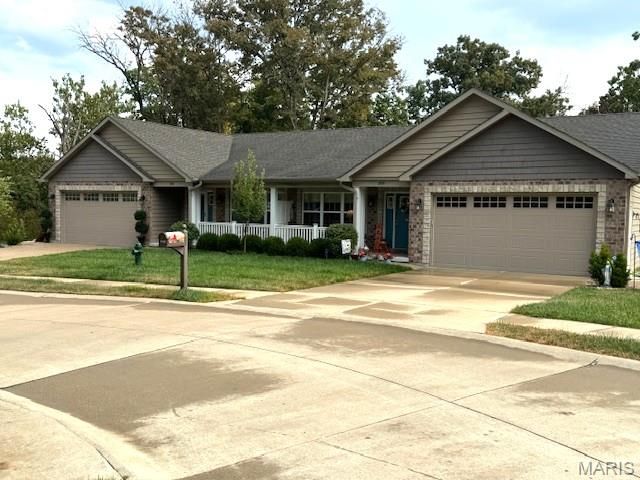 302 Anthony Circle, Byrnes Mill, MO 63051