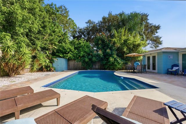 1249 ESSEX DRIVE N, St Petersburg, FL 33710