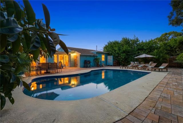 1249 ESSEX DRIVE N, St Petersburg, FL 33710