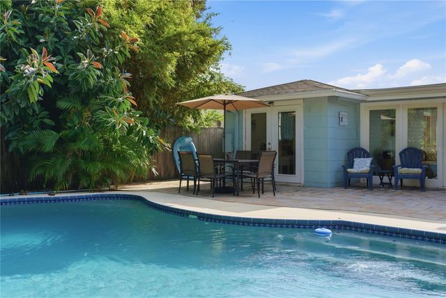 1249 ESSEX DRIVE N, St Petersburg, FL 33710