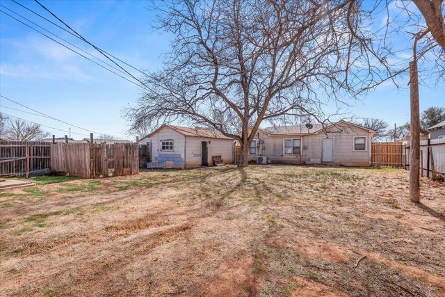 107 Hickory Street, Levelland, TX 79336