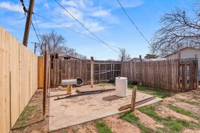 107 Hickory Street, Levelland, TX 79336