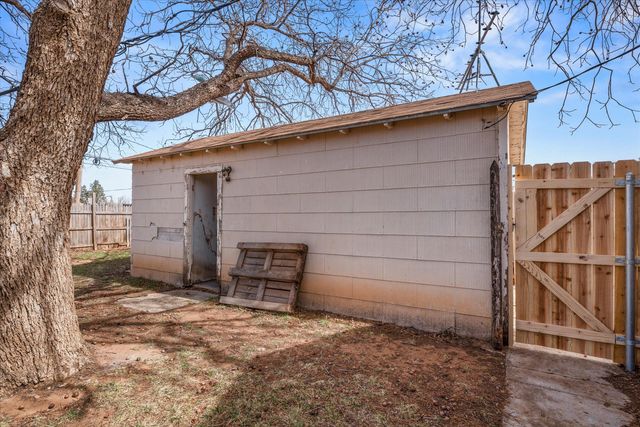 107 Hickory Street, Levelland, TX 79336