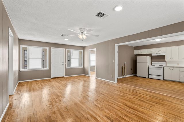 107 Hickory Street, Levelland, TX 79336