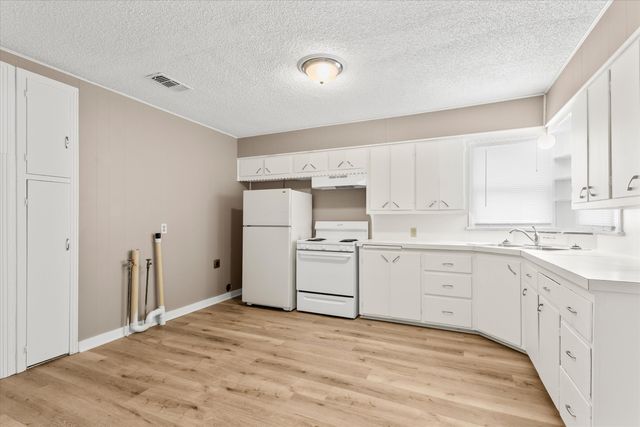 107 Hickory Street, Levelland, TX 79336