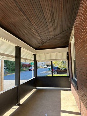 501 E 1st Ave, Derry Boro, PA 15627