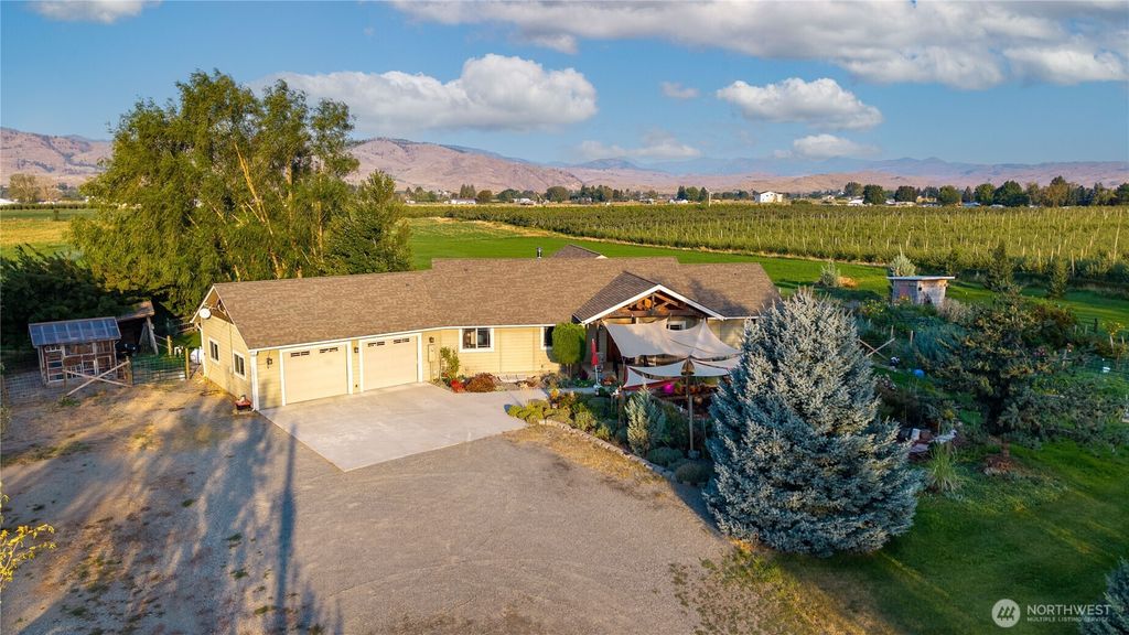 129 Robinson Canyon Road, Omak, WA 98841