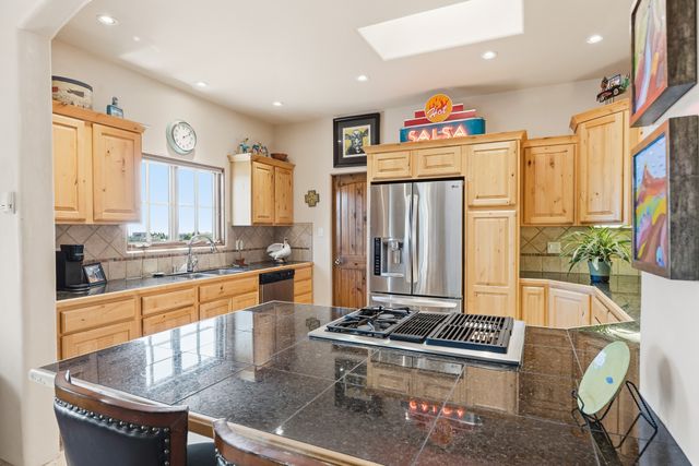 38 E Via Plaza Nueva, Santa Fe, NM 87507