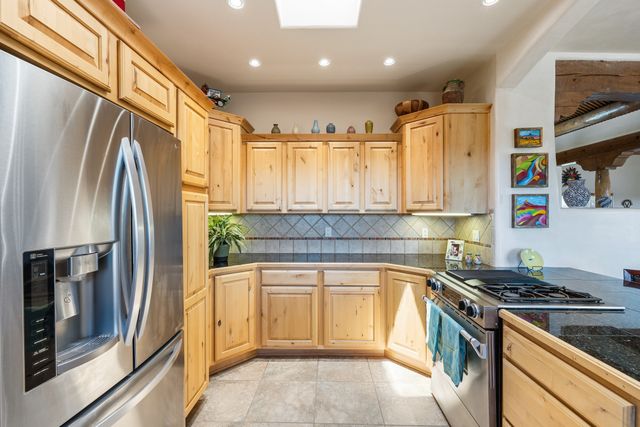38 E Via Plaza Nueva, Santa Fe, NM 87507