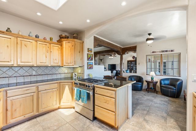 38 E Via Plaza Nueva, Santa Fe, NM 87507