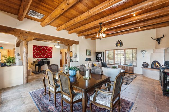 38 E Via Plaza Nueva, Santa Fe, NM 87507
