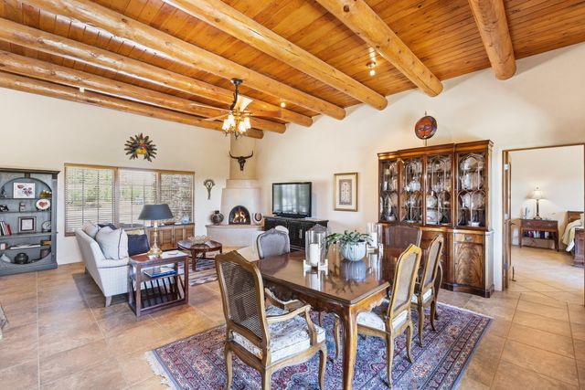 38 E Via Plaza Nueva, Santa Fe, NM 87507