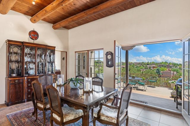 38 E Via Plaza Nueva, Santa Fe, NM 87507