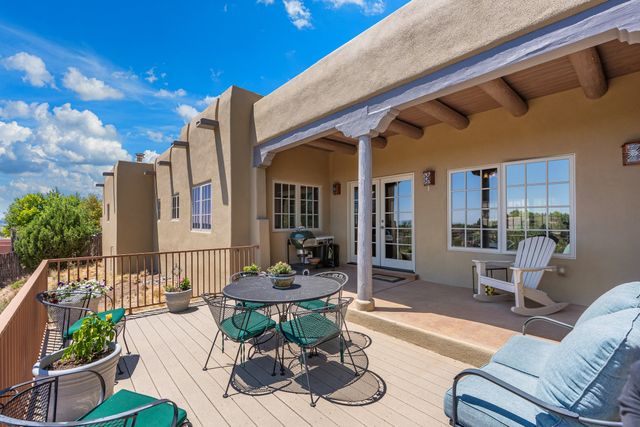 38 E Via Plaza Nueva, Santa Fe, NM 87507