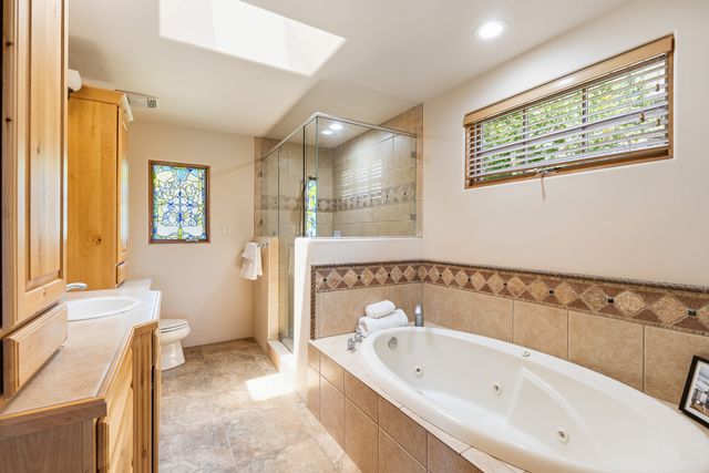 38 E Via Plaza Nueva, Santa Fe, NM 87507