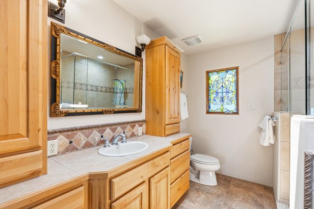 38 E Via Plaza Nueva, Santa Fe, NM 87507