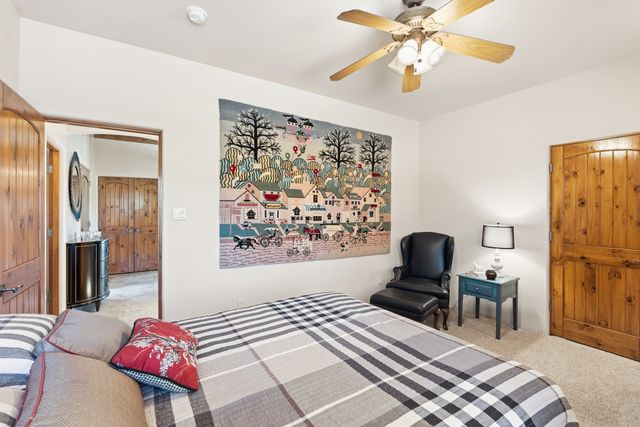 38 E Via Plaza Nueva, Santa Fe, NM 87507