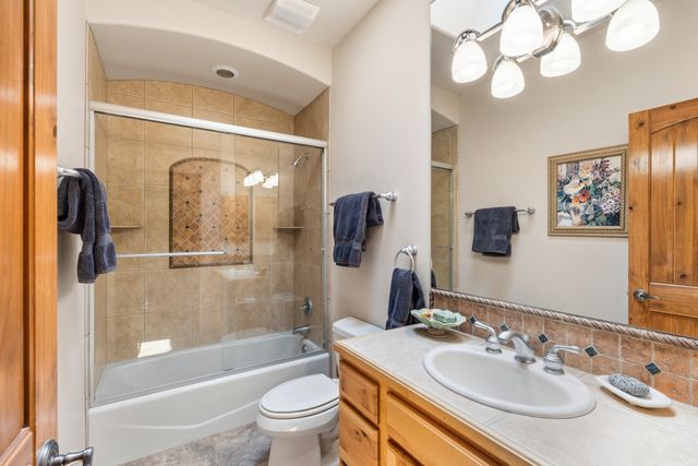 38 E Via Plaza Nueva, Santa Fe, NM 87507