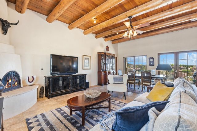 38 E Via Plaza Nueva, Santa Fe, NM 87507