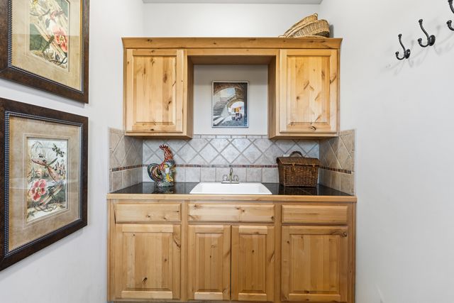 38 E Via Plaza Nueva, Santa Fe, NM 87507