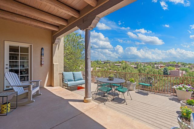 38 E Via Plaza Nueva, Santa Fe, NM 87507