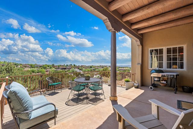 38 E Via Plaza Nueva, Santa Fe, NM 87507