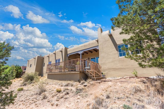 38 E Via Plaza Nueva, Santa Fe, NM 87507