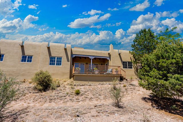 38 E Via Plaza Nueva, Santa Fe, NM 87507