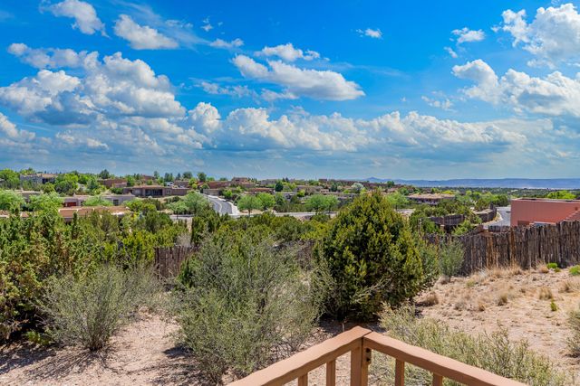 38 E Via Plaza Nueva, Santa Fe, NM 87507