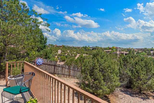 38 E Via Plaza Nueva, Santa Fe, NM 87507