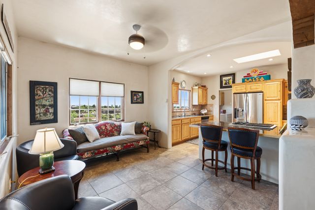 38 E Via Plaza Nueva, Santa Fe, NM 87507