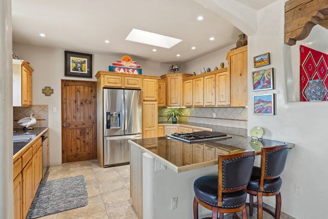 38 E Via Plaza Nueva, Santa Fe, NM 87507