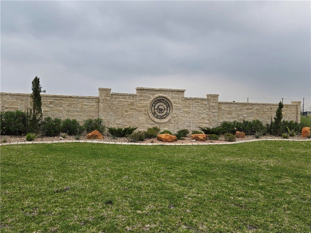 1517 Dancing Elk Dr, Corpus Christi, TX 78415 — exterior